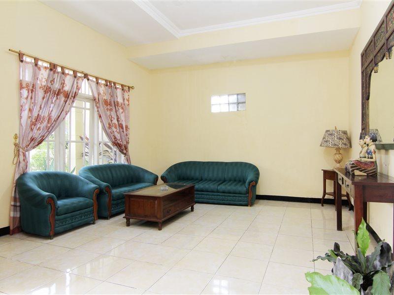 Hotel Jj House Gejayan à Kejayan Extérieur photo